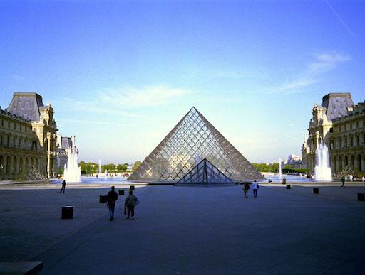 3 Louvre Pyramide